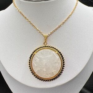 Clear quartz stone pendant necklace